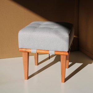 Puff Quadrado para Sala de Linho - Cinza Claro