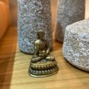 Ver imagem 4 de Escultura Indiana Buda em Metal Cor Dourado Envelhecido 25 cm