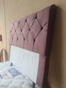 Ver imagem 4 de Cabeceira Pâmela Cama Box Estofada Capitone - Élpis Móveis - Suede Cinza - 140cm
