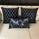 Ver imagem 3 de Kit 3 Almofadas Composê Preto e Prata Geométrico e Medalhão