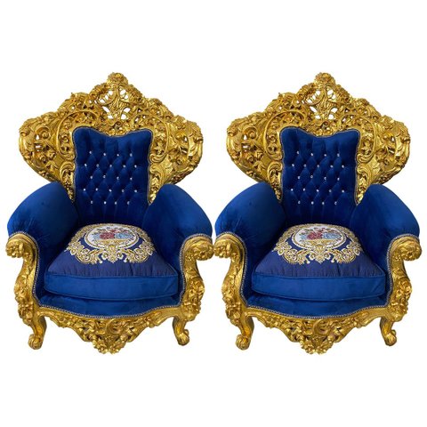 Par de Poltronas Clássicas Azul com Dourado para Hall e Sala 133x92x90cm