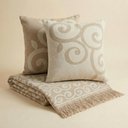 Ver imagem 4 de Kit Manta e Almofadas Decorativas para Sofá Arabesque Bege - Nexta Casa
