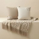Ver imagem 3 de Kit Manta e Almofadas Decorativas para Sofá Arabesque Bege - Nexta Casa
