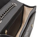 Ver imagem 4 de Bolsa Clutch Casual Lisa Feminino com Fecho em Metal e Alça Corrente