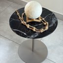 Ver imagem 6 de Mesa Lateral Atría Base Laca Champanhe Redonda Tampo Mármore Nero