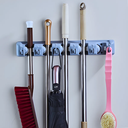 Ver imagem 2 de Suporte Multiuso Organizadora de Rodo e Vassoura - 6 Ganchos