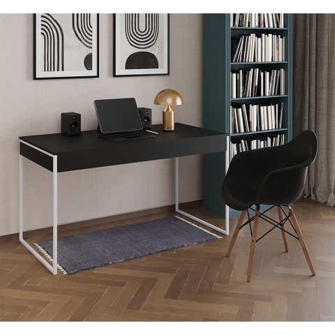 Escrivaninha Home Office Estilo Industrial Malta Preta 137x53cm Ferro Branco com 1 Poltrona Preta Ea