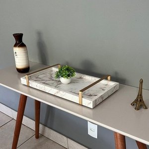 Bandeja Decorativa para Servir Branco Gold Marmorizado com Alça Dourada