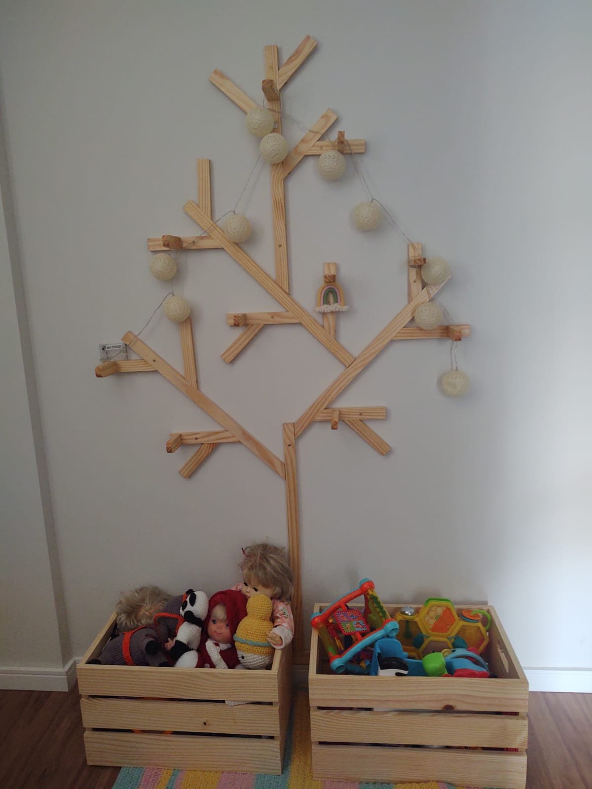 Cabideiro Árvore de Parede Premium para Quarto Infantil Bebê Prateleira Vertical Nichos Suporte emm - 2