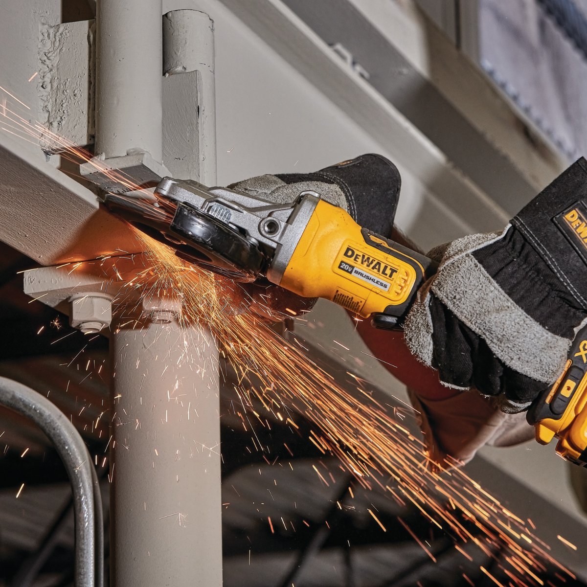 Esmerilhadeira Angular Bateria Dewalt 4.1/2" Dcg413b 20v Brushless S/bateria e Carregador - 4