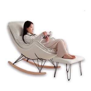 Poltrona de Balanço Easy Cozy Off White com Estrutura Resistente e Puff Incluso