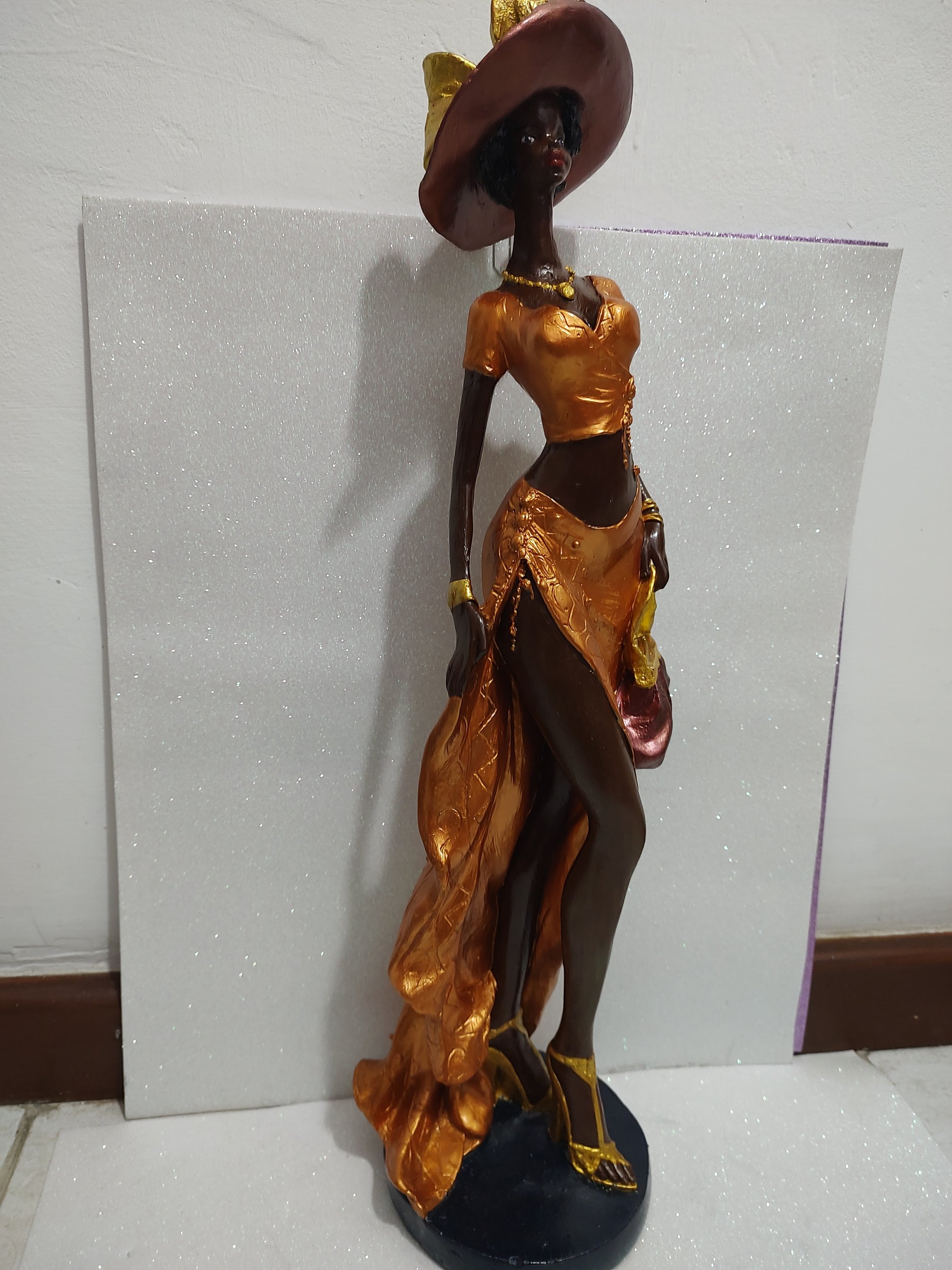 Estátua Mulher Africana com Bolsa e Chapéu 58cm - 4