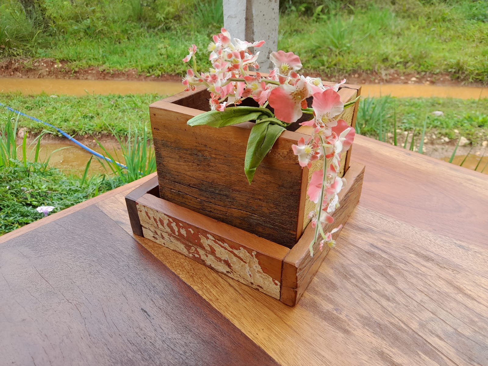 vaso pra flor em madeira maciça de demolição direto da frábrica - 2