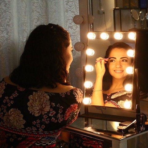 Espelho de Mesa Profissional Hollywood Dc117 C/12 Led Bulbo e Relógio Rosa Gbmax