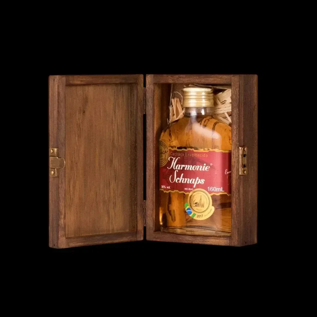 Ver imagem 1 de Cachaça Harmonie Schnaps Envelhecida 160ml - Caixa de Madeira Nobre