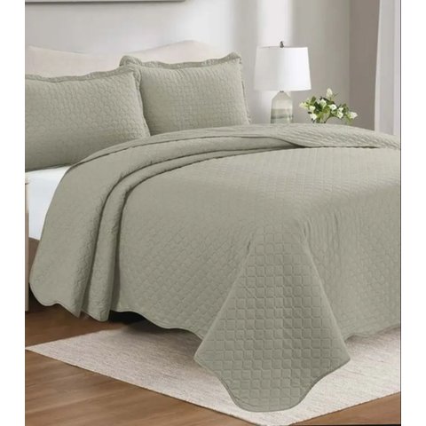 Colcha Queen Focus Camesa Cáqui de 2,40m x 2,60m.