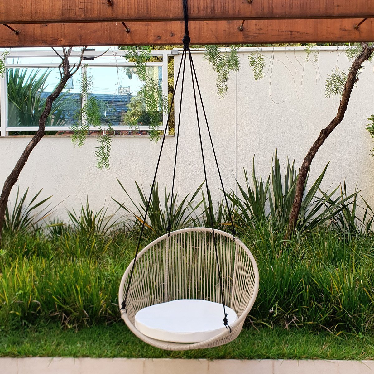 Cadeira Poltrona Balanço Suspensa Cancun Fendi, P/ Área Externa Preto Com almofada Branca