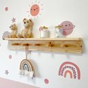 Ver imagem 1 de Cabideiro Prateleira de Madeira Infantil Montessori com Ganchos para Organização e Decoração - Bento