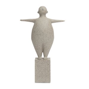 Escultura Decorativa Pessoa em Pé na Pedra Mart:cinza