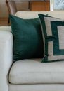Ver imagem 4 de Conjunto Kit 2 Capas para Almofadas em Veludo Quadrada 45x45 Verde Esmeralda