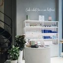 Ver imagem 3 de Adesivo Salão de Beleza Frase Cada Cabelo Tem a Sua História