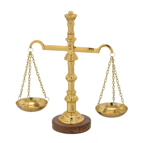 Peça Decorativa Balança da Justiça em Metal e Madeira Dourada 27cm 16981-Pl