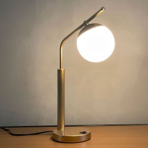 Abajur de Mesa Inclinado Moderno Dourado com Globo 12cm com Lâmpada Branco Quente para Sala, Quarto