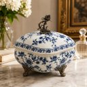 Ver imagem 2 de Porta-Joias de Porcelana Floral Branco e Azul 21x20x16cm
