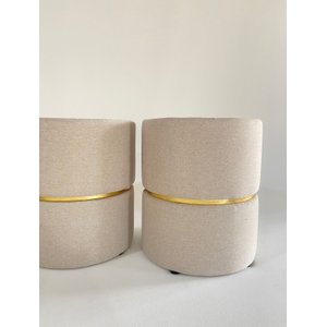 Kit 2 Puff Linho Bege Cinta Dourado