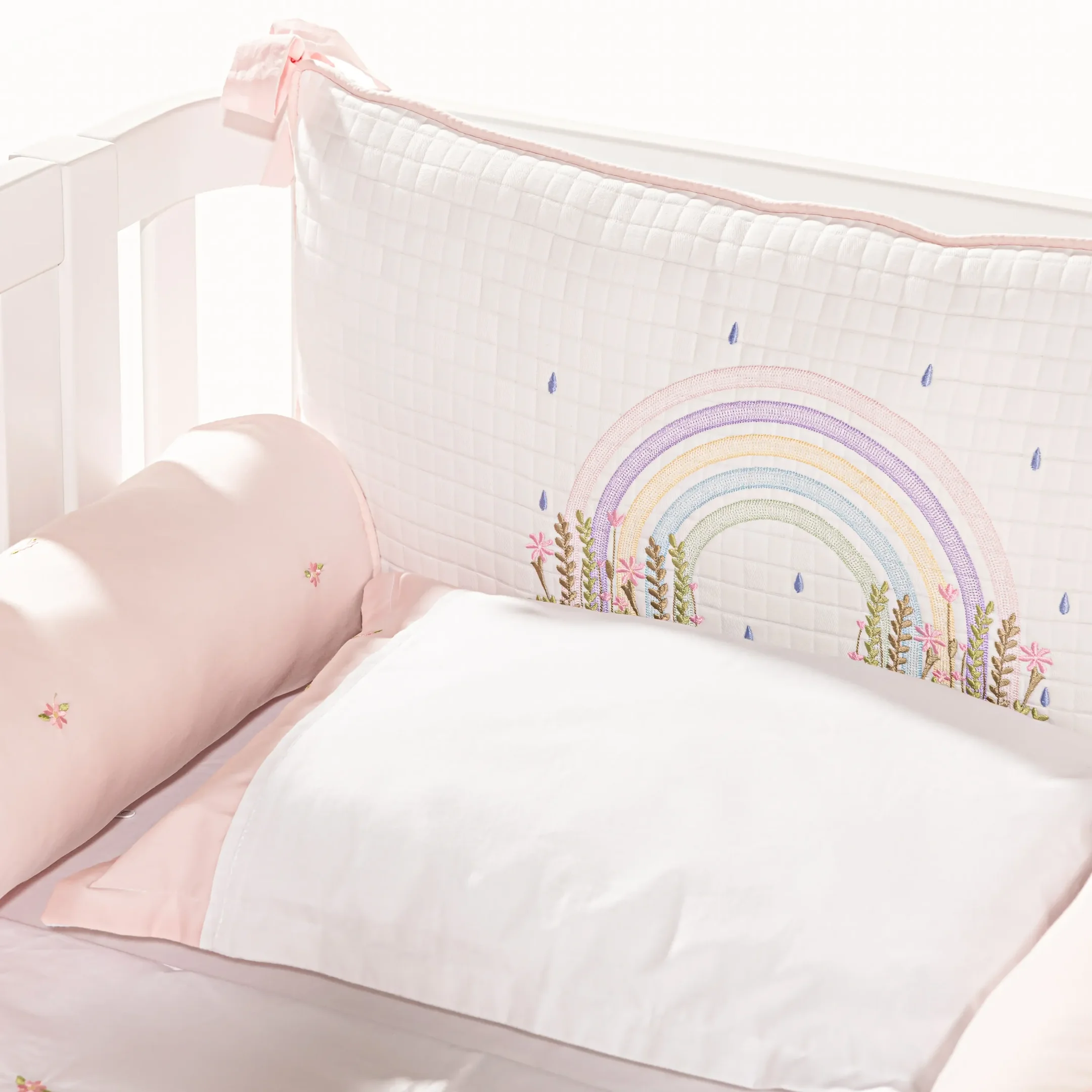 Ver imagem 2 de Combo Enxoval Arco-íris Bordado | 6 Peças | Berço Americano
