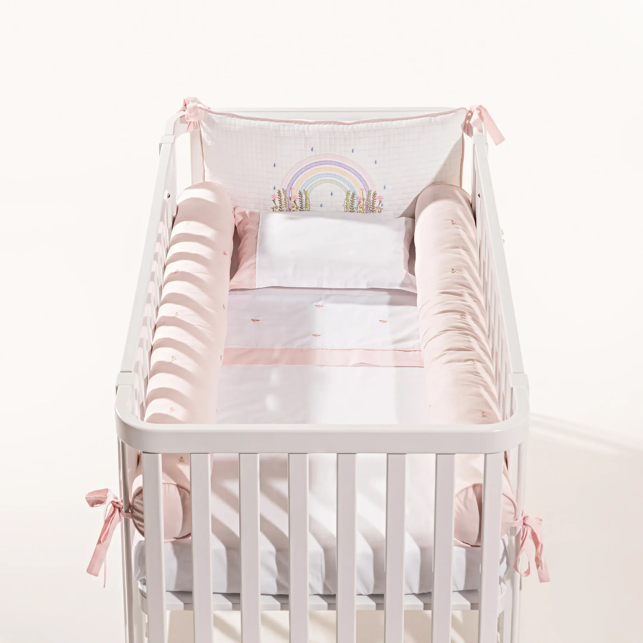 Ver imagem 6 de Combo Enxoval Arco-íris Bordado | 6 Peças | Berço Americano