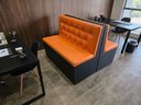 Ver imagem 2 de Poltrona Sofá Booth Prime 2 Lugares Laranja e Preto