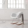 Cadeira de balanço Eames RAR - Base de madeira clara - Branco - 3