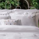 Ver imagem 1 de Kit Fronha Padrão com Almofada 300 Fios Florzinha 3 Peças - Marken Fassi Branca