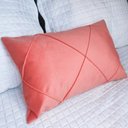 Ver imagem 4 de Kit 2 Capas para Almofada Drapeada em Veludo Retangular Rosa Coral