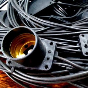 Varal de Lâmpadas - Cordão de Luz 5m + 10 Soquete E27 - PRETO