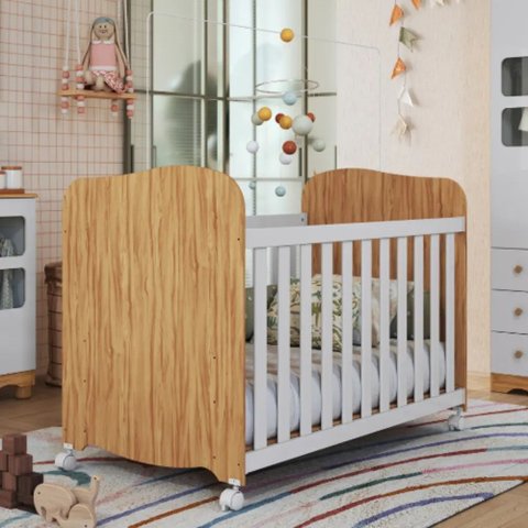 Berço Peroba Uli Branco/Amendôa com Rodízios MDF Infantil