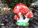 Ver imagem 2 de Enfeite para Jardim Trio de Cogumelinhos Decorado Vermelho