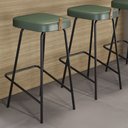 Ver imagem 1 de Kit 02 Banquetas Médias para Cozinha Vik Estofada Couríssimo Verde - Abmaza