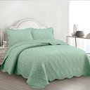 Ver imagem 3 de Kit Cobre Leito Copacabana Queen Percal 300 Fios Colcha Matelassê Alto Relevo 3 Peças Verde