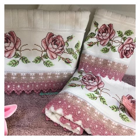 Jogo de Toalha Ponto Cruz - Bordado Rosa