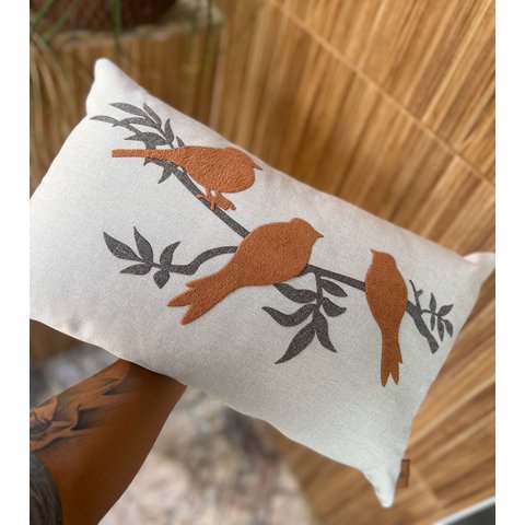 Capa de Almofada Decorativa 3 Passaros - Tecido Linho com Detalhe em Booclê Terra-cota