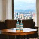 Ver mais imagens de Dupla Vaso Decorativo de Mesa Garrafa Tulipa Azul e Palha Marrakesh