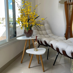 Conjunto de Mesinhas Canto e Apoio Pé Palito Tripé Porta Quadros e Objetos Branco ou Preto Tampo Org - 6