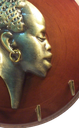 Ver imagem 2 de Porta Chaves AFRICANA Em Latão Artesanal Reciclado e MDF SAT Dourado