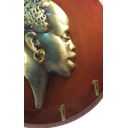 Ver imagem 2 de Porta Chaves AFRICANA Em Latão Artesanal Reciclado e MDF SAT Dourado