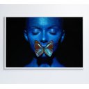 Ver imagem 1 de Quadro Mulher com Borboleta - 90x60 Cm - Vidro Impresso