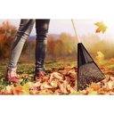 Ver imagem 2 de Vassoura com 18 Dentes Tramontina em Polipropileno Preto com Cabo de Madeira 120 Cm