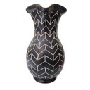 Ver imagem 4 de Jarro Decorativo Cerâmica Dolomita Preto e Branco Estampa Chevron 28cm Columbus Gold