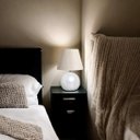 Ver imagem 4 de Abajur Pequeno para Quarto Luminária de Mesa Bola Pérola com Cúpula 38x23 Cm